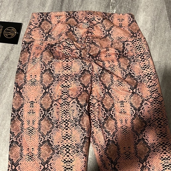 Til You Collapse Effortless Scrunch Leggings- Pink, Black, Gold Boa Large snake - Picture 8 of 12